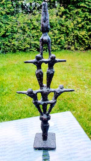 John Bier - De acrobaten groot beeld! verkocht voor € 125!