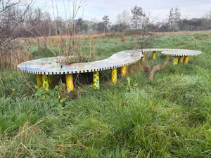 Gertie Janssen - bijzondere gele bank kopen? Bied vanaf 300!