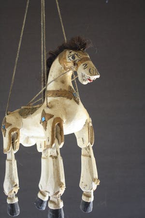 Niet of onleesbaar gesigneerd - Antiek Polychroom beschilderd marionetten paard kopen? Bied vanaf 1!