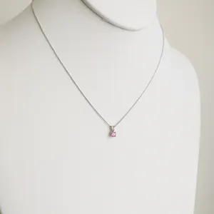 0.37ct Sapphire Pendant with chain kopen? Bied vanaf 190!