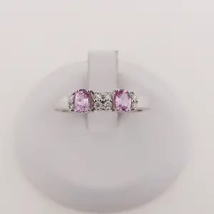 0.68ct Sapphire and Diamond Ring kopen? Bied vanaf 370!