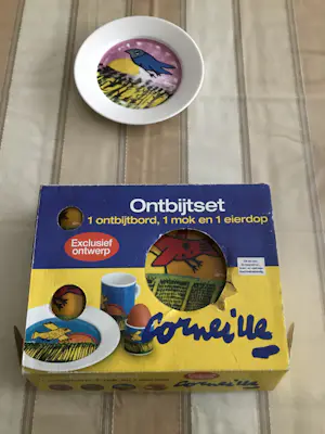 Corneille - Complete ontbijt set + een los ontbijt bord , plus twee kommetjes met bordjes kopen? Bied vanaf 50!