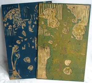 Fon Klement - De 2 dubbelzijdige houten drukblokken van de houtsnede ‘Pioenrozen en appels’ kopen? Bied vanaf 60!