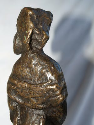 Brons (Onbekend) - Oud bronzen beeld , “Vrouw” – Uit nalatenschap van Herman van den Eerenbeemt kopen? Bied vanaf 1!