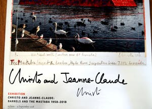 Christo - Mastaba Londen 2019 offset handgesigneerd 84 x 59,5 cm kopen? Bied vanaf 175!