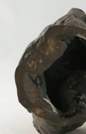 Bets van Wezel - Brons, Hand met babyhoofd kopen? Bied vanaf 150!