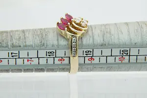 73 - Chique 14 karaat geel gouden ring met diamant ca 0.20 crt briljant kopen? Bied vanaf 180!