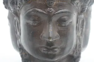 Niet of onleesbaar gesigneerd - Zeer Oude Drie Koppige Bronzen Boehda Sculptuur (1800) kopen? Bied vanaf 1!