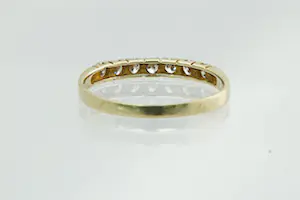 6- Elegante 14 krt geel-goud & diamanten rij- ring - 7 briljantjes 0.30ct kopen? Bied vanaf 140!