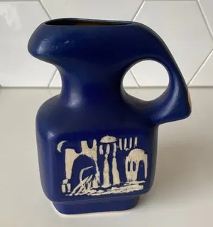 Niet of onleesbaar gesigneerd - Modernistische Israelische kunstaardewerken vaas of kan kopen? Bied vanaf 1!