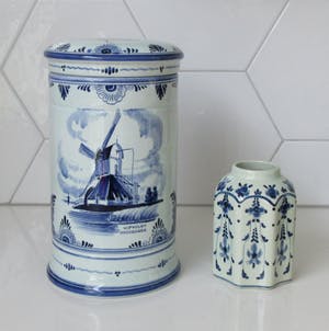 Plateelfabriek Schoonhoven N.V. - Delftsblauwe Hooimeijer Beschuitbus + theebusje Zenith Gouda kopen? Bied vanaf 30!