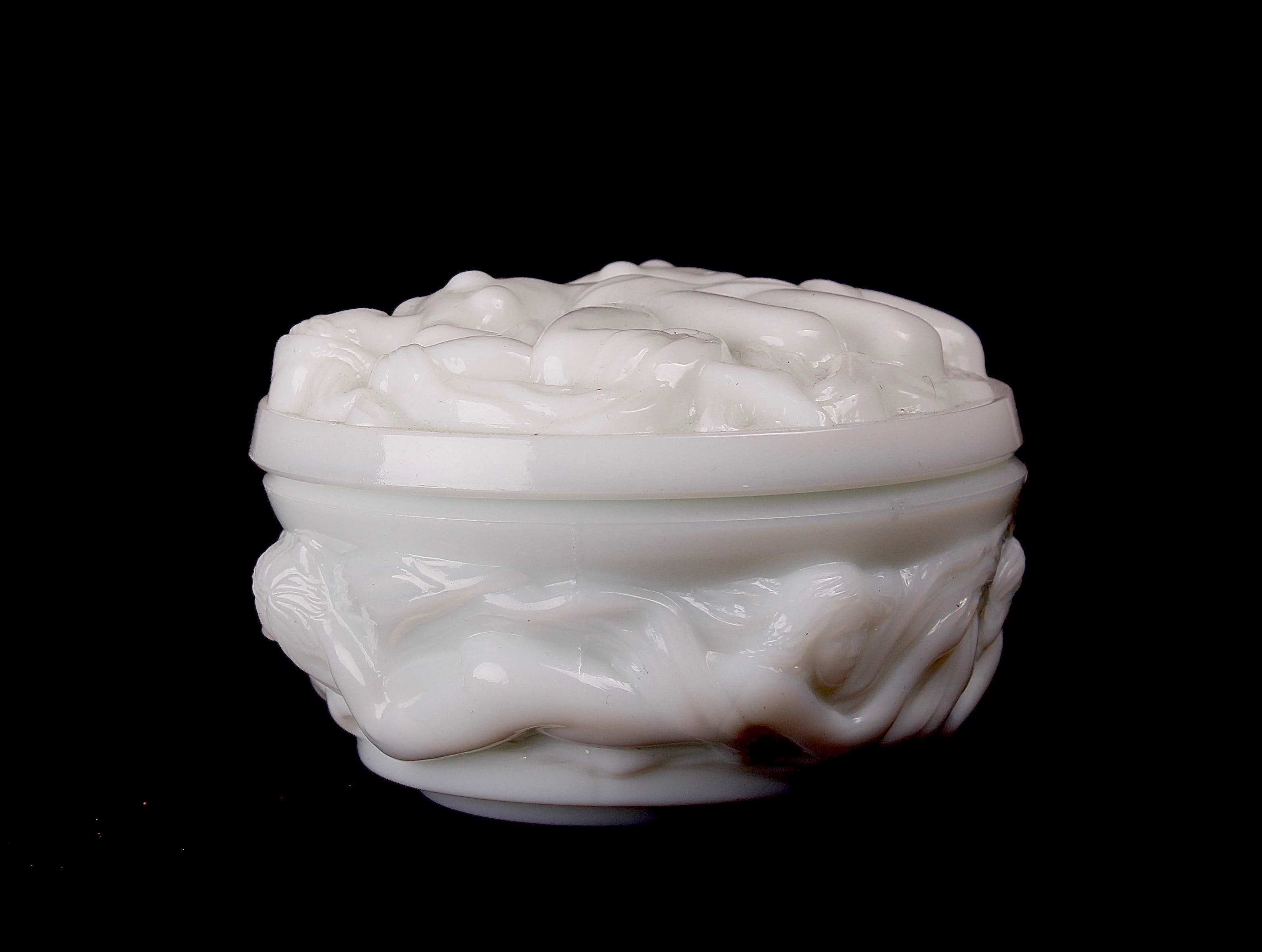 Curt Schlevogt - Art deco 'Ingrid' dekseldoosje met een reliëf decor van Vrouwelijk naakt | kopen? Bied vanaf 19!