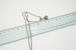 73 - Zo goed als nieuw 1e gehlt. zilveren "snake" collier met mooie bal-hanger kopen? Bied vanaf 20!