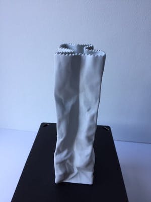 Tapio Wirkkala - Papieren Zak Vaas biscuit (mat) porselein voor Rosenthal h 22,5 cm kopen? Bied vanaf 69!