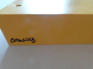 Corneille - WIJNSET / OBJECT / KISTJE MET KURKENTREKKER & 2 WIJNSTOPPEN / VERZAMELOBJECT kopen? Bied vanaf 1!