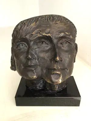 Astrid Veldhuyzen-Koppen - Sculptuur “ TWEE GEZICHTEN “. Gesigneerd kopen? Bied vanaf 1!