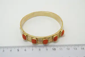 35-  Zware & fraai bewerkte 14 karaat gouden armband met bloedkoraal kopen? Bied vanaf 1400!