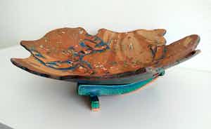 Niet of onleesbaar gesigneerd - Grote, artistieke schaal, handgemaakt en gesigneerd verkocht voor € 1!