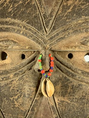Teke - 200353 - Tribal used African Teke mask with feathers - Congo. kopen? Bied vanaf 1!