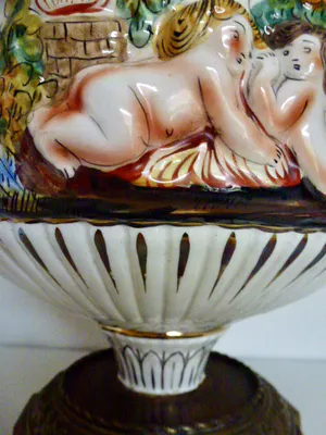 Real Fabbrica Capodimonte - Een mooie grote Italiaanse coupe op koperen voet. kopen? Bied vanaf 50!