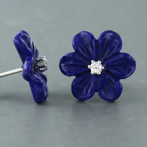 18k witgouden oorknoppen met bloemvorm lapis lazuli en briljant geslepen diamant kopen? Bied vanaf 200!