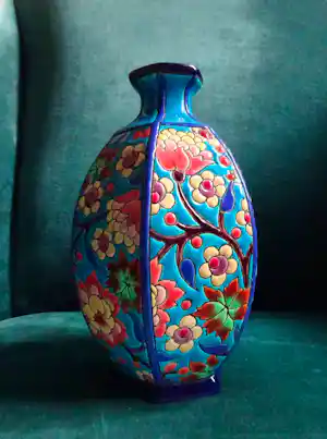 Emaux de Longwy - kleurijke floraal gedecoreerde cloisonne vaas vendu pour 95€ !