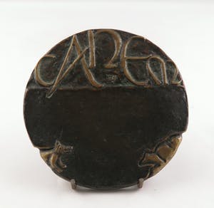 Theo van de Vathorst - Bronzen panning, Cave Canem kopen? Bied vanaf 80!