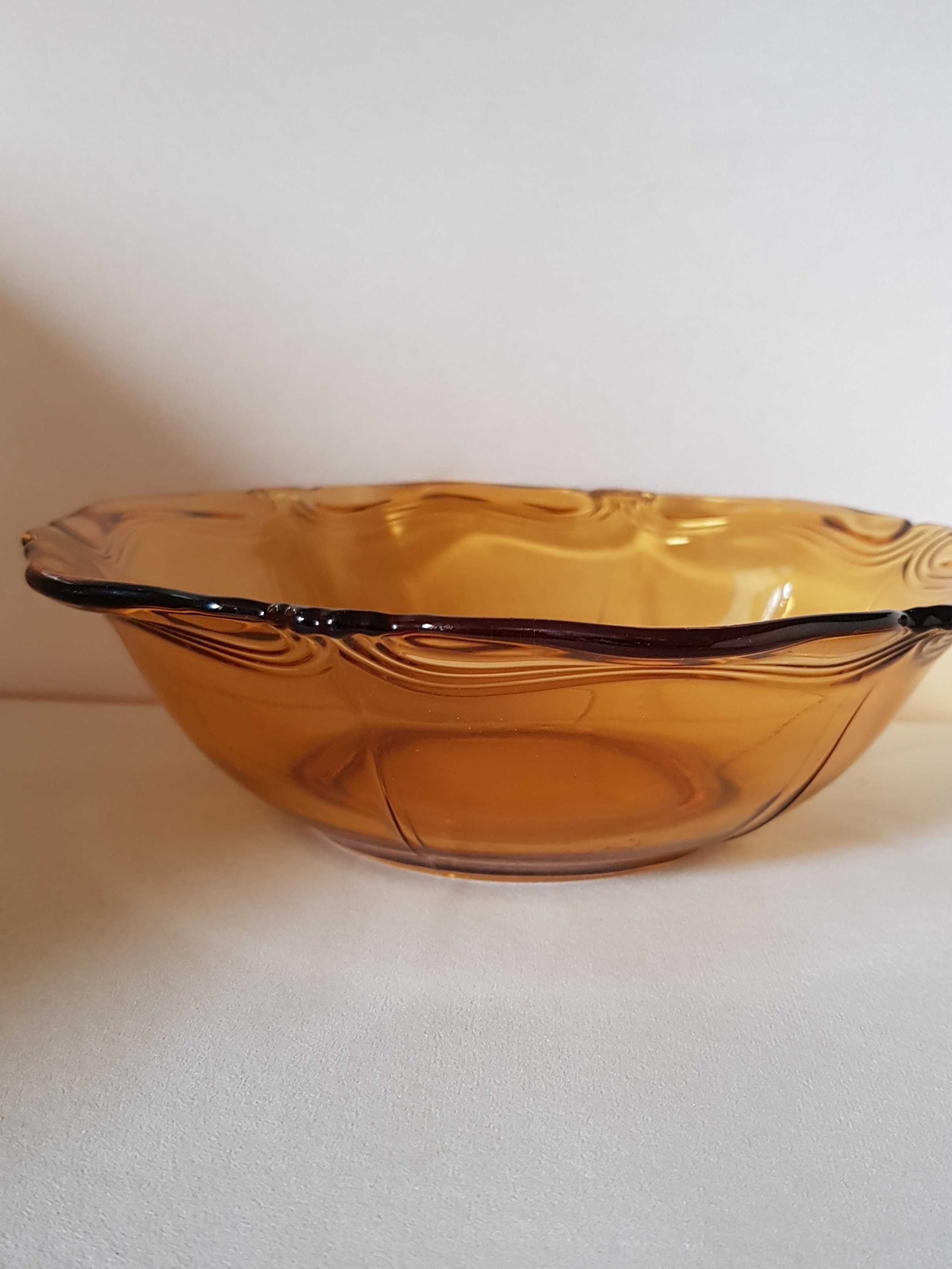 Niet of onleesbaar gesigneerd - Geel Pers Glas kopen? Bied vanaf 1!