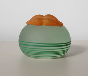 Glasstudio Borowski - Grote groene gesatineerde presse papier met oranje gesatineerde mond kopen? Bied vanaf 30!