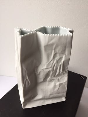 Tapio Wirkkala - Papieren Zak Vaas biscuit (mat) porselein voor Rosenthal 1977 h 19 cm kopen? Bied vanaf 69!