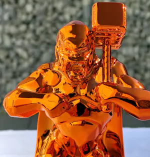 Richard Orlinski - HAMMER KONG SPIRIT (ORANGE EDITION) kopen? Bied vanaf 240!