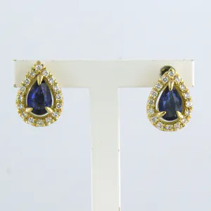 18k gouden entourage oorknoppen bezet met saffier en briljant geslepen diamant kopen? Bied vanaf 1!
