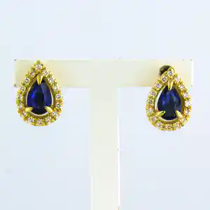 18k gouden entourage oorknoppen bezet met saffier en briljant geslepen diamant verkocht voor € 1!