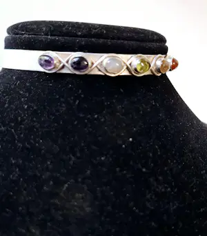 handgemaakte echt zilveren open  armband met verschillende Edelstenen kopen? Bied vanaf 55!