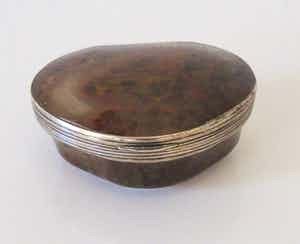 Niet of onleesbaar gesigneerd - Antique Agate Snuffbox with silver frame - Zilver, agate - Duitsland - 1800-1849 verkocht voor € 1!