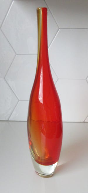 Niet of onleesbaar gesigneerd - Rood gele hand geblazen Flesvaas uit de jaren'50-'60 kopen? Bied vanaf 10!