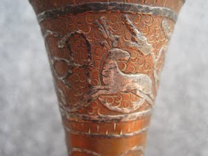 Brons (Onbekend) - Met zilver ingelegd trompet vaasje kopen? Bied vanaf 40!