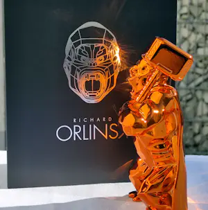 Richard Orlinski - HAMMER KONG SPIRIT (ORANGE EDITION) kopen? Bied vanaf 240!