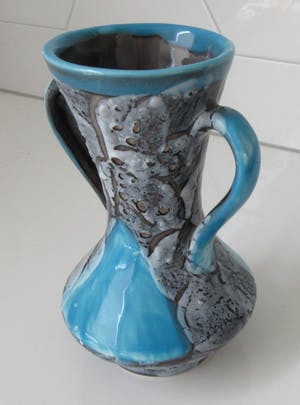 Vallauris Keramiek - Twee Sixties lichtblauwe Fatlava vaasjes kopen? Bied vanaf 1!