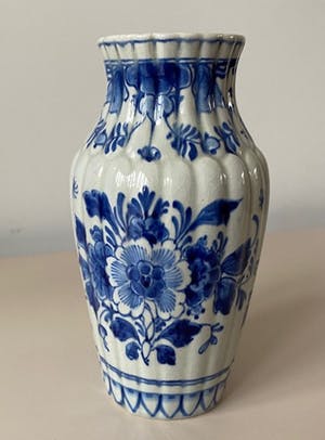 Porceleyne Fles - Delftsblauw platelen ribbelvaasje model 1804 kopen? Bied vanaf 1!