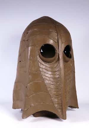 Niet of onleesbaar gesigneerd - Keramiek, Helm/Masker verkocht voor € 1!