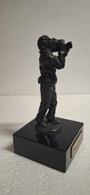 Frank Rosen - Dit is een bronzen beeldje van Frank Rosen een man met een camera kopen? Bied vanaf 75!