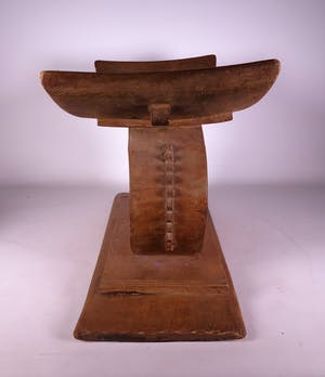 Niet of onleesbaar gesigneerd - Deels opengewerkt houten stoeltje kopen? Bied vanaf 1!