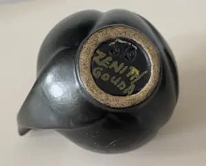 Willem Stuurman - Art Deco zwart platelen bolvaasje ontwerp Willem Stuurman kopen? Bied vanaf 35!