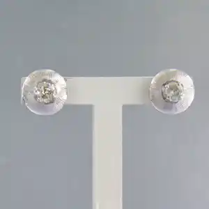 BWG witte oorknoppen bezet met single cut geslepen diamant totaal circa 0.15ct kaufen? Bieten Sie von 210!