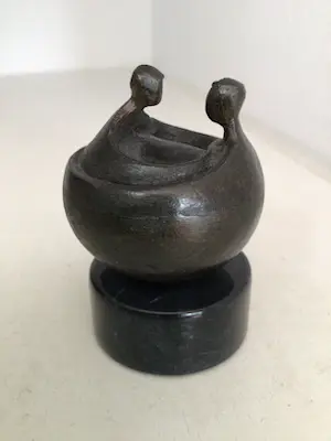 Corry Ammerlaan - Sculptuur “ TAKE CARE “ kopen? Bied vanaf 1!