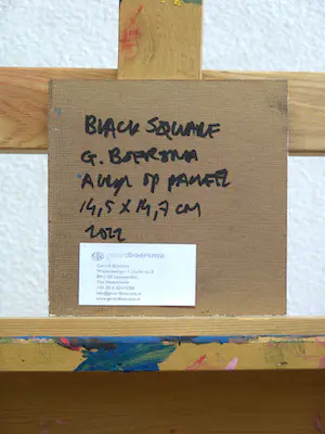 Gerard Boersma - Black Square (Vrouw kijkend naar schilderij van Kazimir Malevich) kopen? Bied vanaf 75!