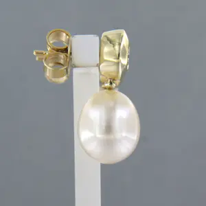 14k geel gouden oorhangers bezet met parel en briljant geslepen diamant 0.30ct kopen? Bied vanaf 710!
