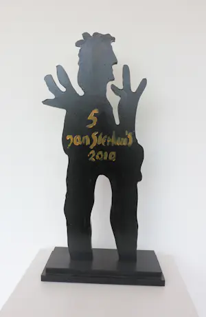 Jan Sierhuis - Houten beschilderde sculptuur, Figuur (in houten kist) kopen? Bied vanaf 250!