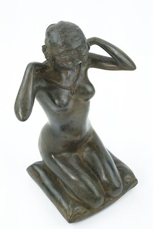 Pierre Chenet - Bronzen beeld van vrouwelijk naakt met halsketting kopen? Bied vanaf 295!